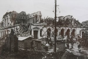 Imagen del terremoto de 1906 en Valparaíso. La ciudad se ve destruida con edificios caídos